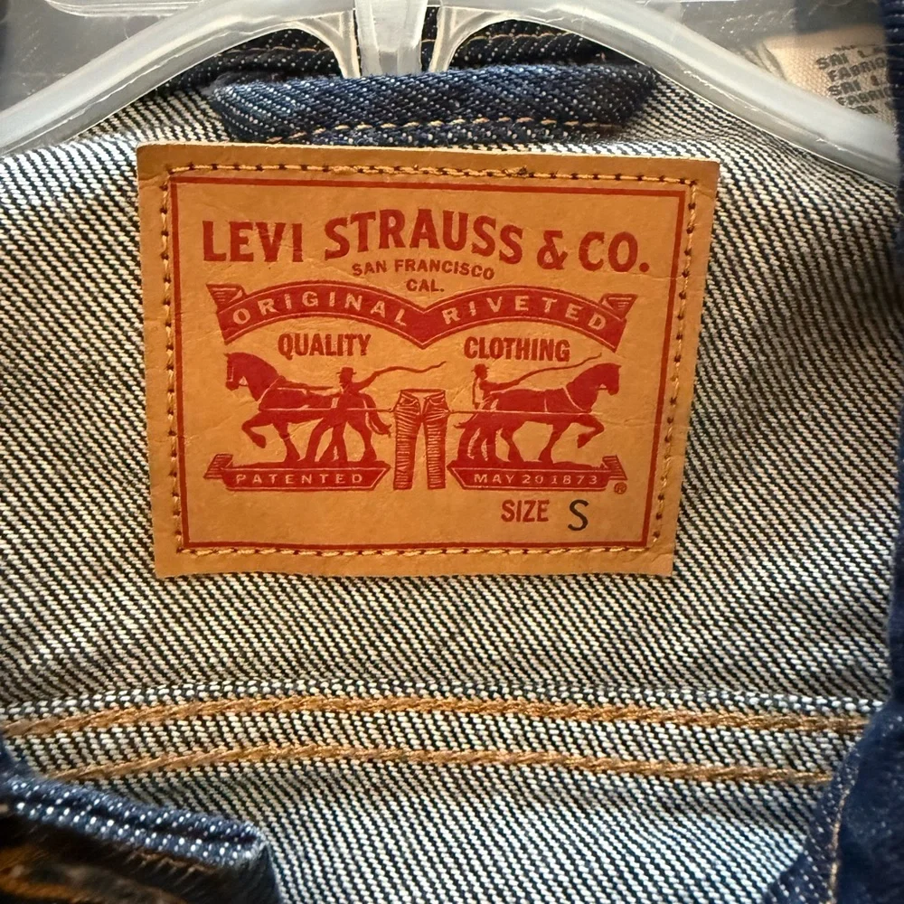 Levi's Men's Dark Blue Denim Jacket - Picture 3 of 3